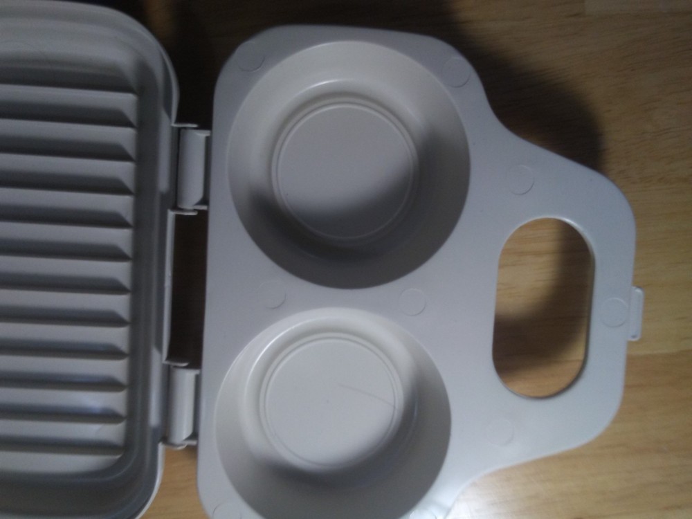 Miracle Ware by Progressive Beige Microwave Cookware Egg Poacher/Meat In One EUC