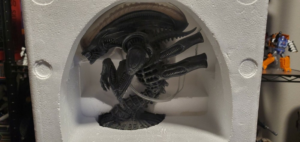 Palisades Alien Resin Mini Bust
