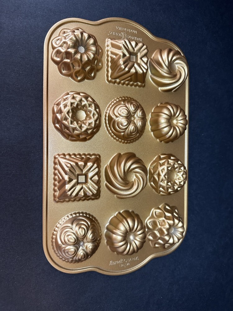 Nordic Ware Bundt Charms Pan1.2 C 1b