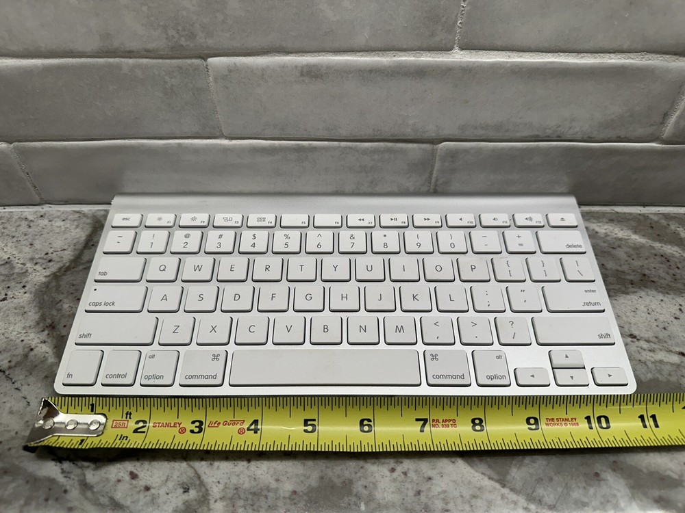Genuine Apple Wireless Bluetooth Keyboard Model A1314