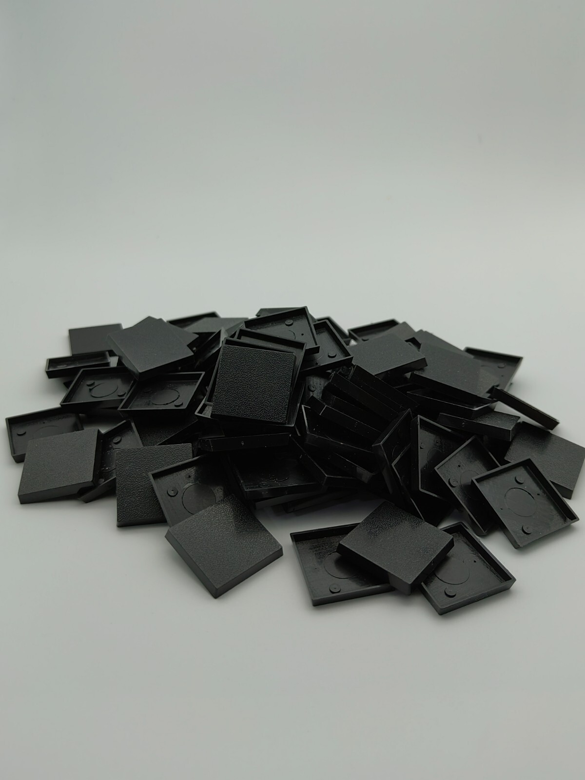 Lot Of 100 25mm Square Bases Used For Warhammer Fantasy Saurus Orc Chaos