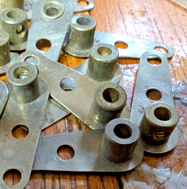8 2 HOLE  "AA"  ECCENTRIC CRANKS A.C. GILBERT ERECTOR SET SM BRASS HUB DULL