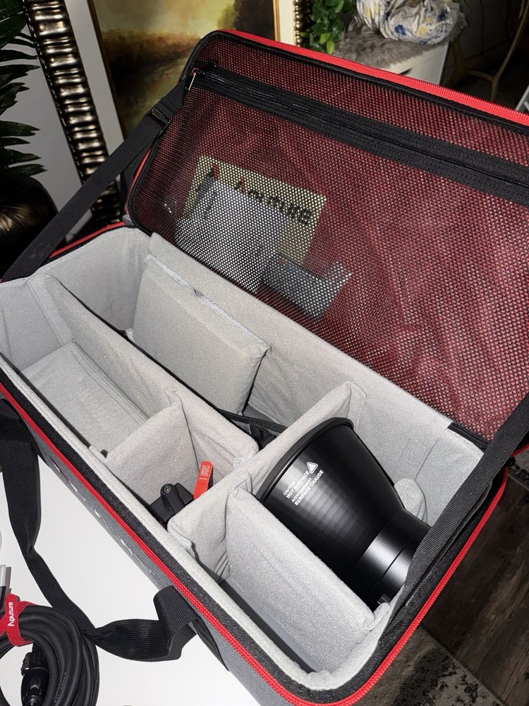 Aputure 300D Mark II LED Video Light Excellent Condition.Barely Used. Excellent
