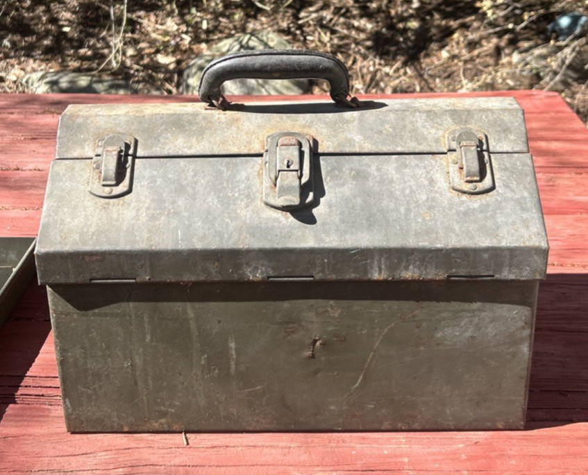 Vintage MILITARY TOOL Box ????