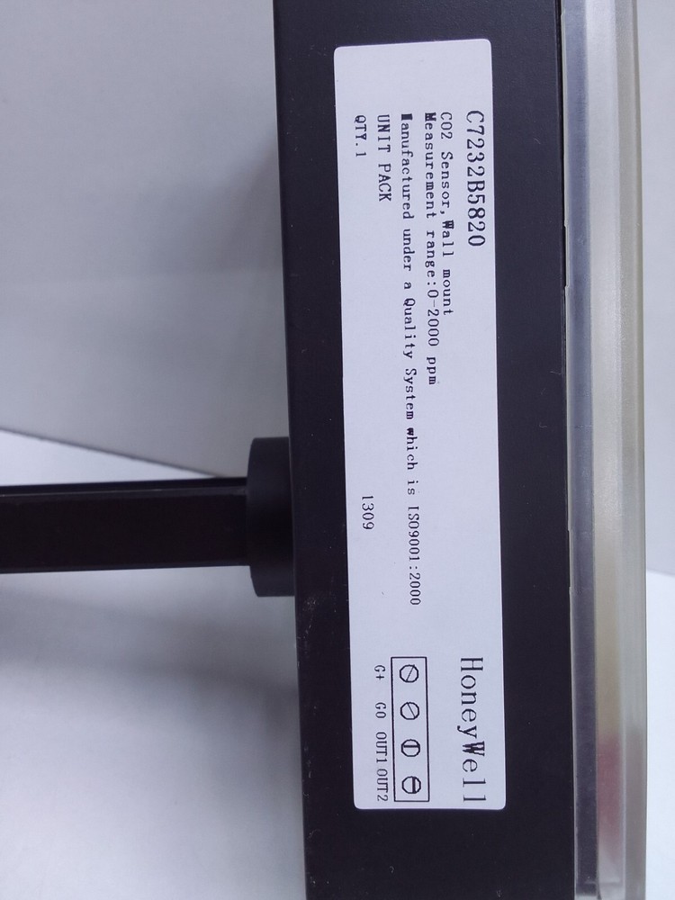 HONEYWELL CO2 SENSOR. DUCT MOUNT / C7232B5820