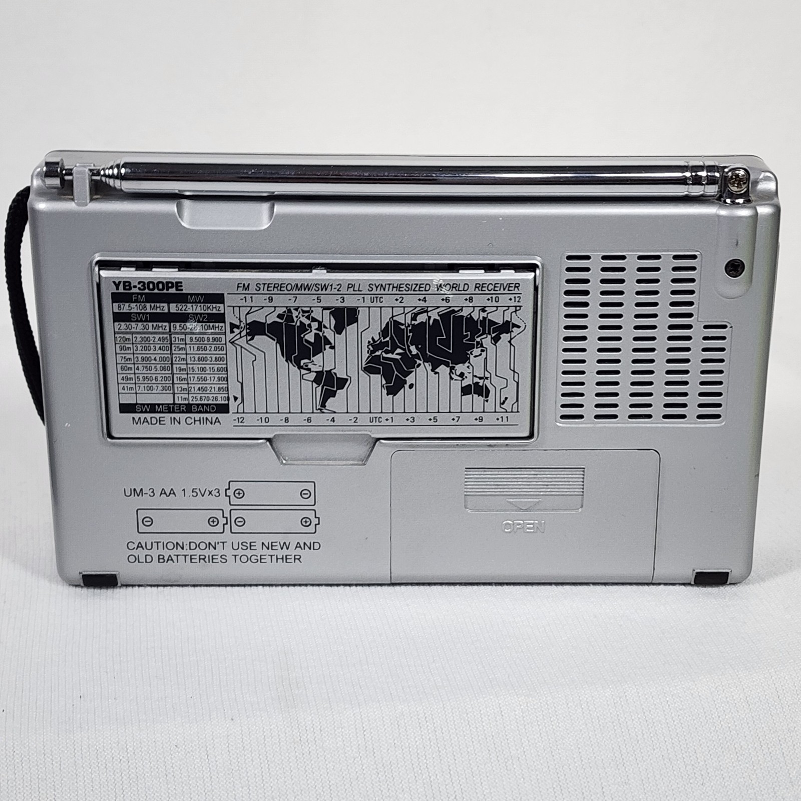 Grundig YB 300PE AM/FM 13 Band SW Shortwave Radio Works