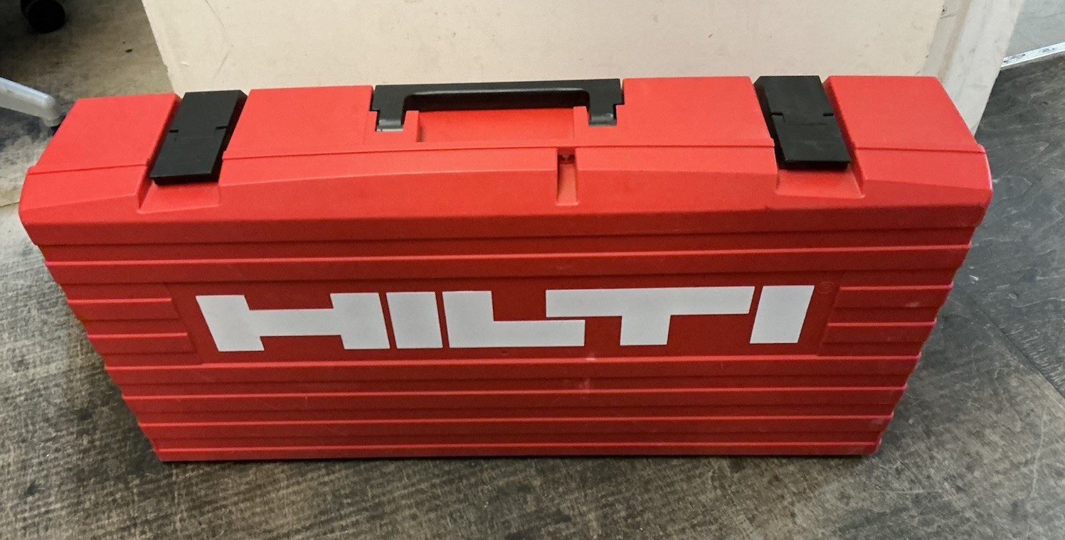 HILTI TE 905-AVR Demolition Hammer/Concrete Breaker w/ Case