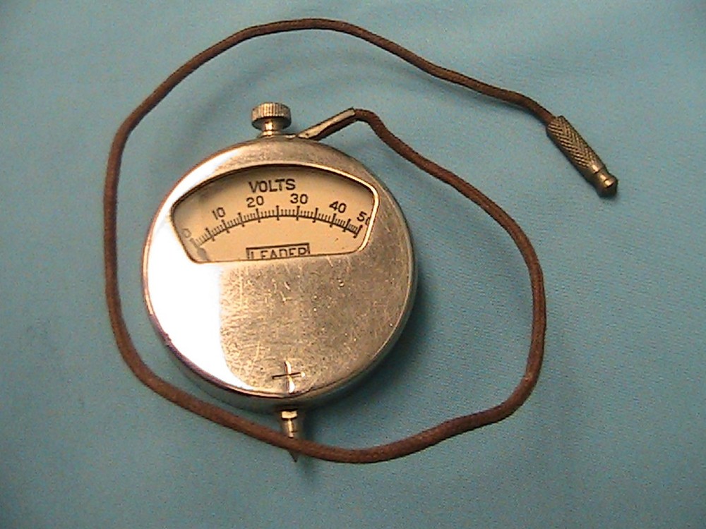 1 USED LEADER B BATTERY TESTER 0 - 50 VOLT
