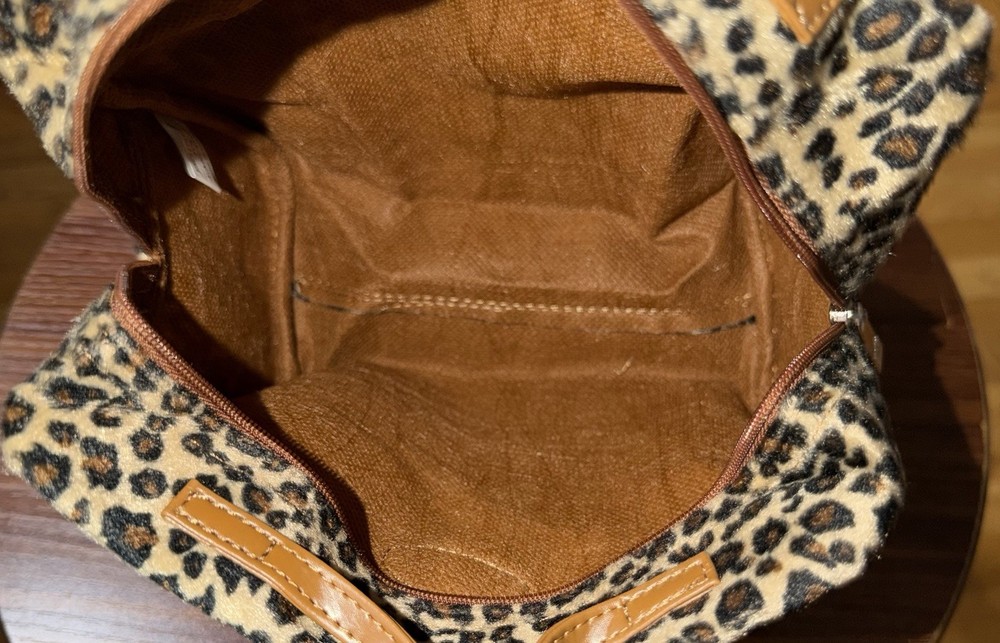 Decorative Cometic Carrying Case! Great for traveling!