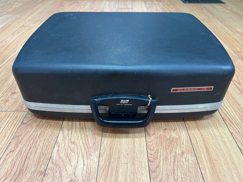 Smith Corona Classic 12 Typewriter w/ case