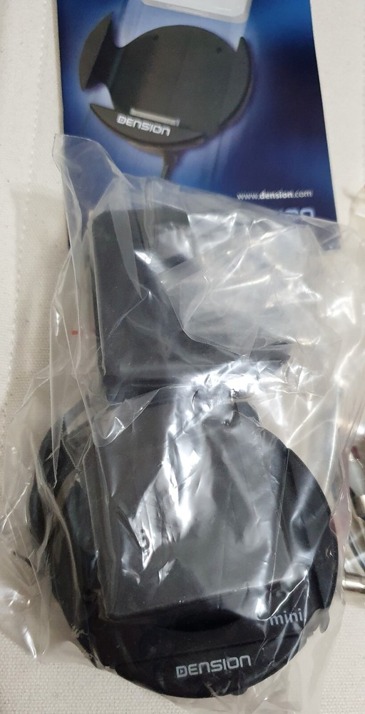 Dension 7137242 - Ice Link - Universal iPod Interface with FM Modulator.