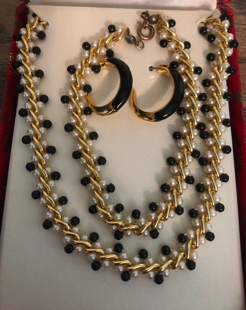 Three Pieece Necklase Set