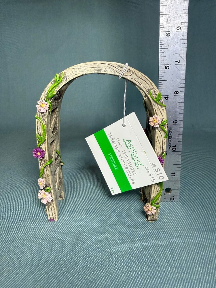 Ashland Spring Tina Treasures Structure Arch 5"