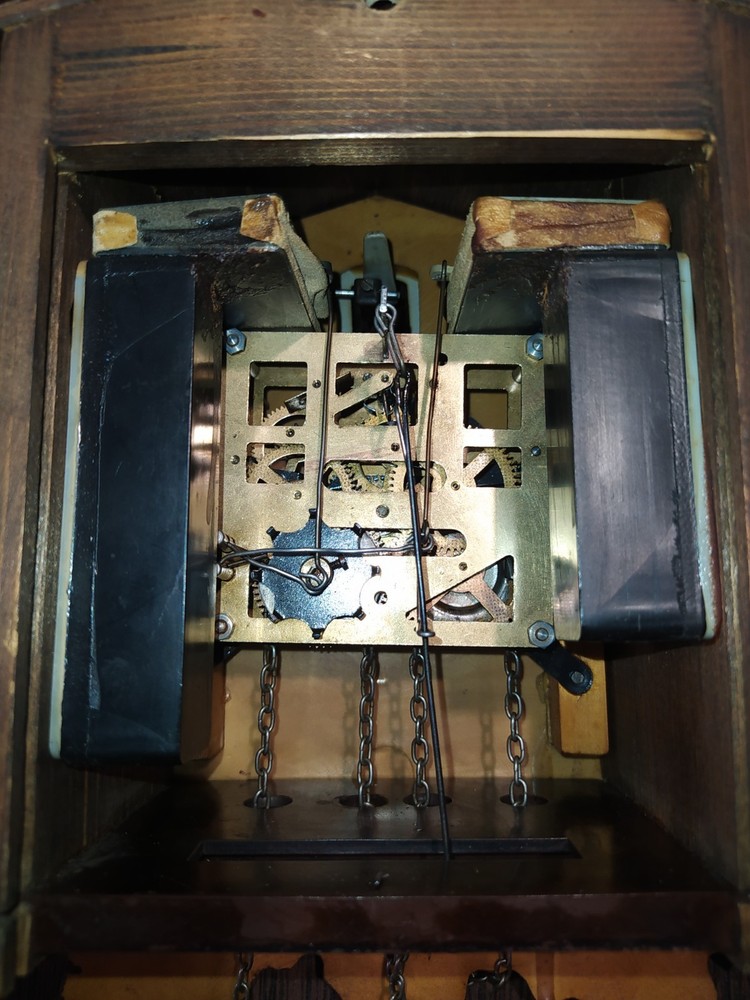 Vintage cuckoo clock Working video.