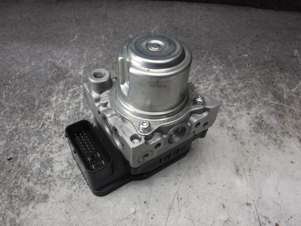 13 Triumph Thunderbird ABS Pump Module Modulator 446