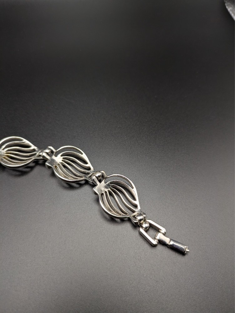 Silver-Toned Bracelet and Necklace Set Featuring Abstract Leaf Patterns