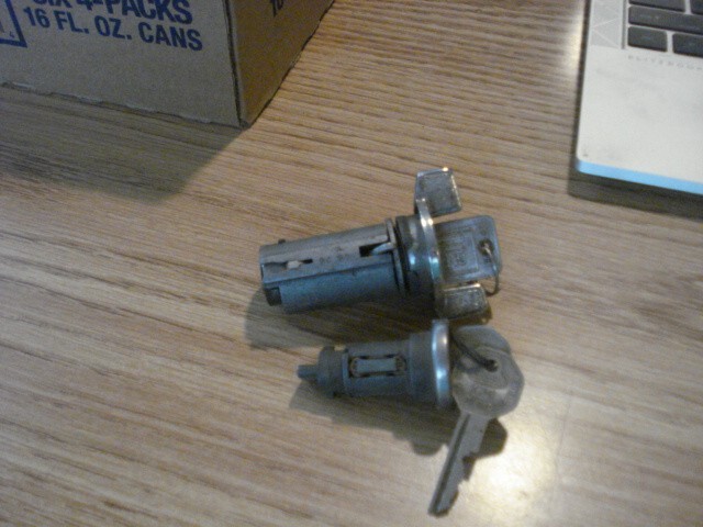 GENERAL MOTORS KEYLOCK ASSEMBILES 2 P629 2V69
