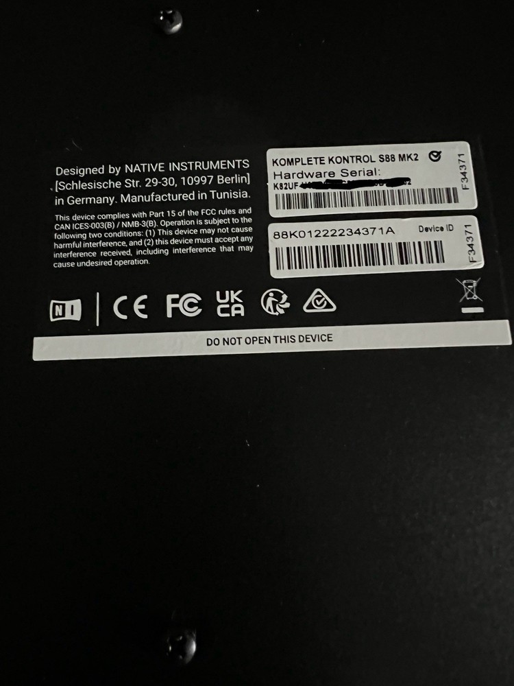 Native Instruments Komplete Kontrol S88 MK2 Keyboard