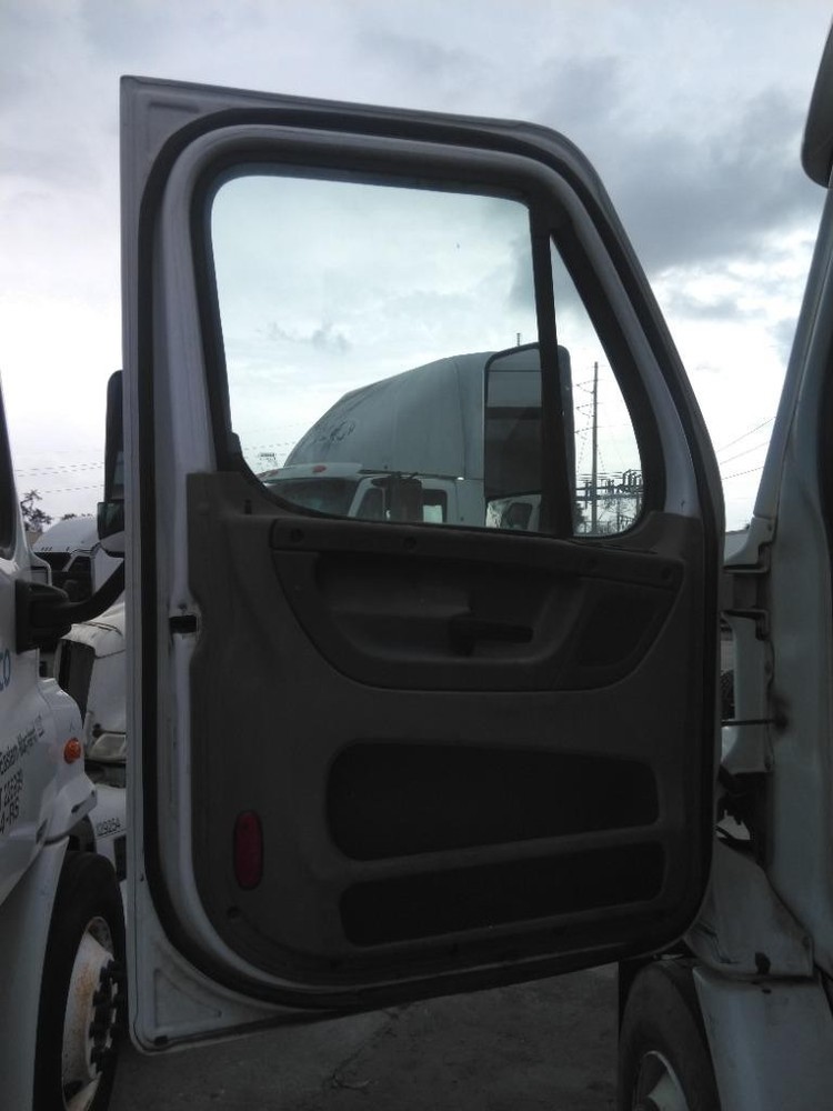 For 2016 FREIGHTLINER CASCADIA 113 DOOR ASSEMBLY Left , FL