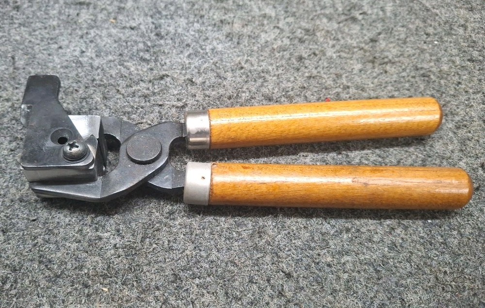 Lee Bullet Mold, .535" Round Ball. Bx8