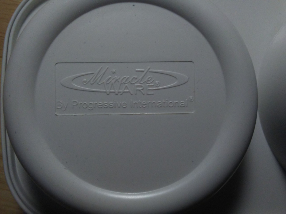 Miracle Ware by Progressive Beige Microwave Cookware Egg Poacher/Meat In One EUC