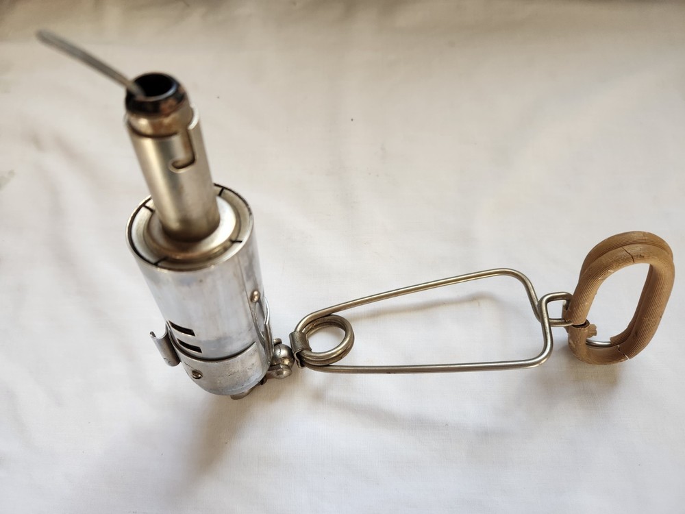 Clamping camera external flashgun with different bulb adapters