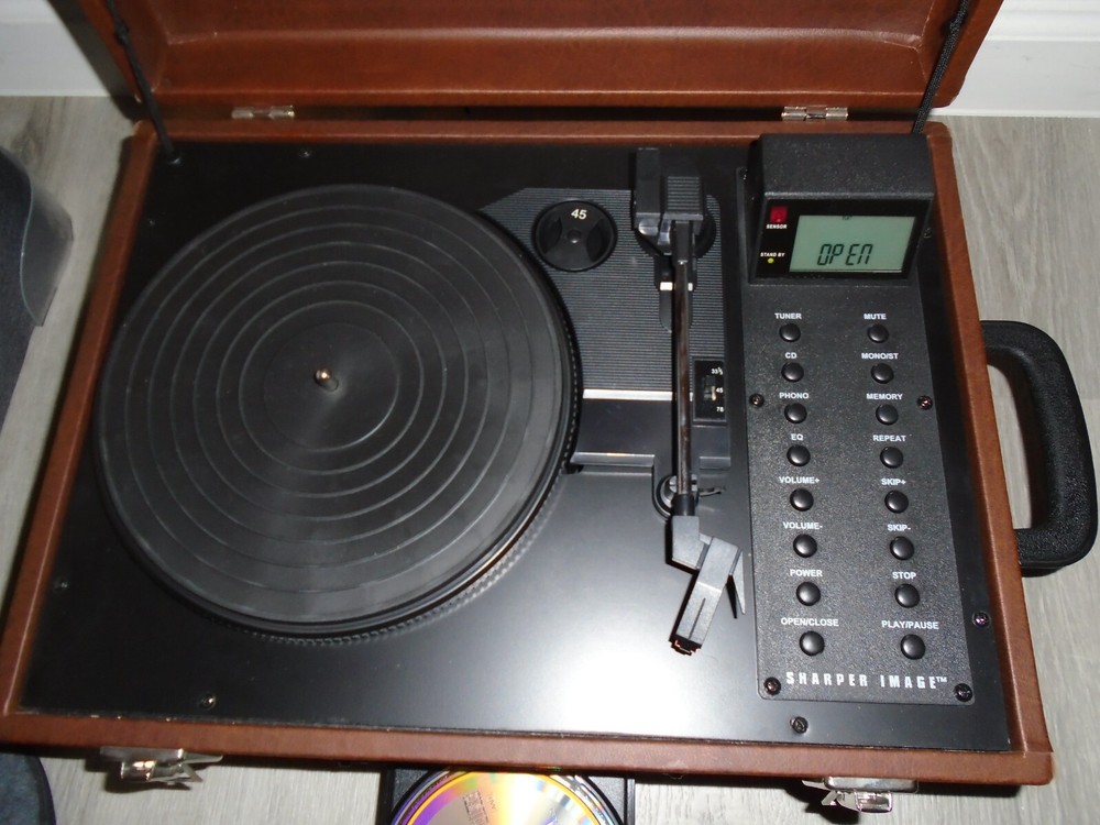Sharper Image-Stereo CD/VinyI Player Mod. ZI162 Pre Owned Tested & Functional