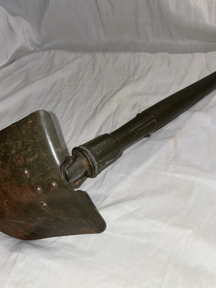 Vintage Original WWII US Army M1943 Combat Field Fox Hole Folding Shovel