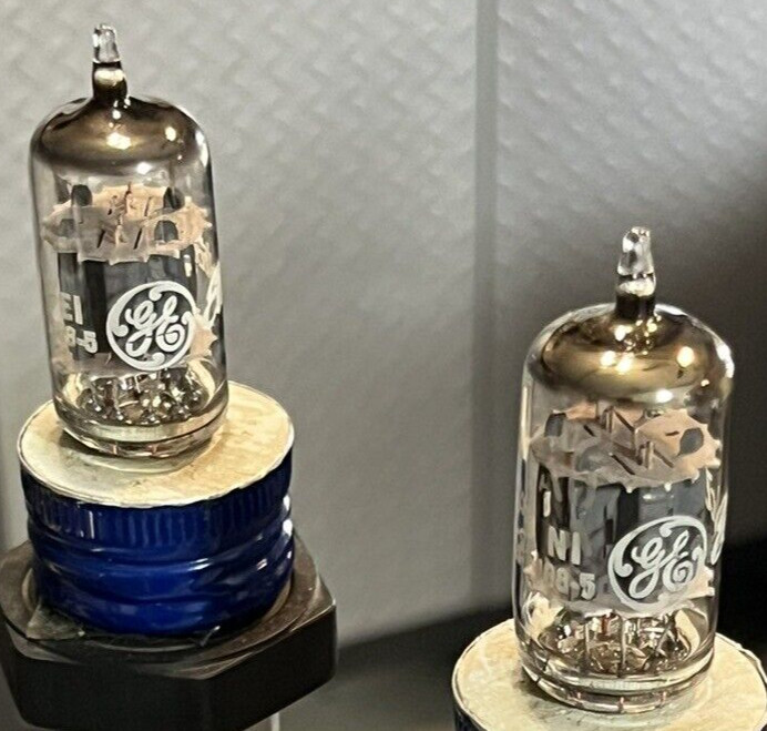 (1 PAIR) 12AU7A/ECC82 GE USA, TOP O, GREY. TESTED STRONG. EXCELLENT TUBES.