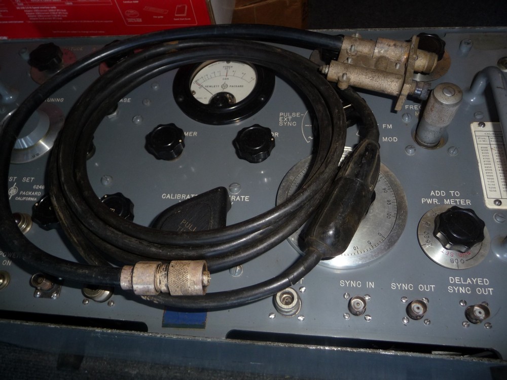 Vintage HEWLETT PACKARD (hp) Model 624B Test Set