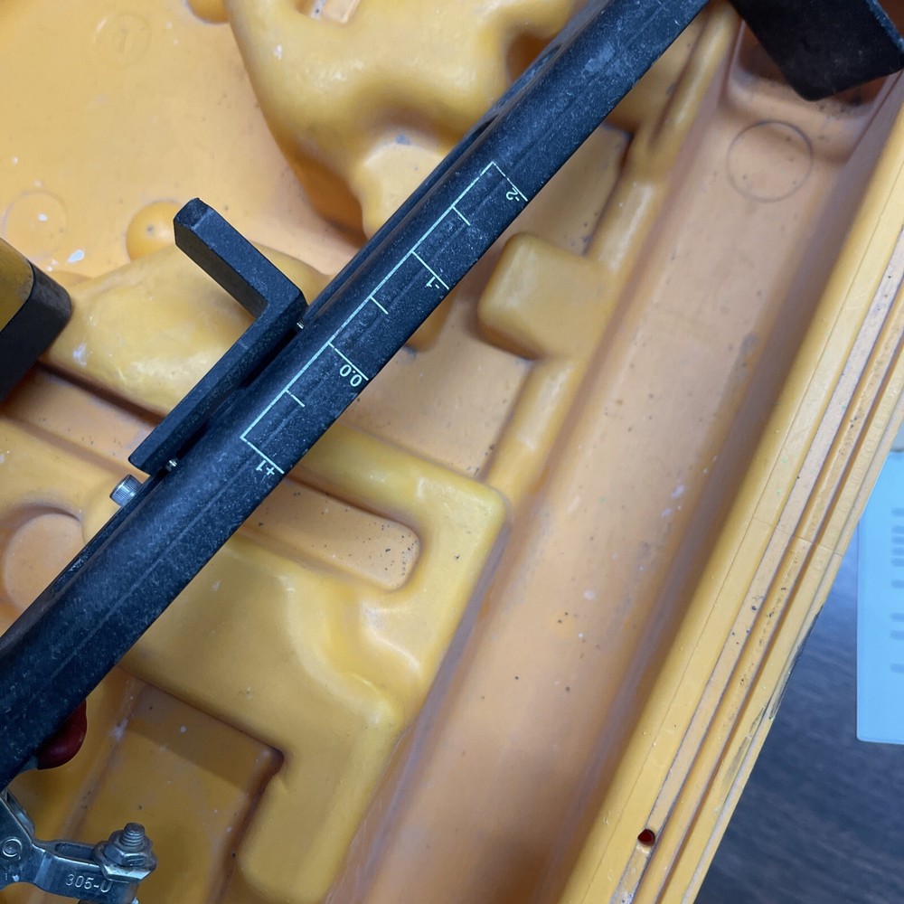 SPECTRA LASER LEVEL PRECISON WITH CASE