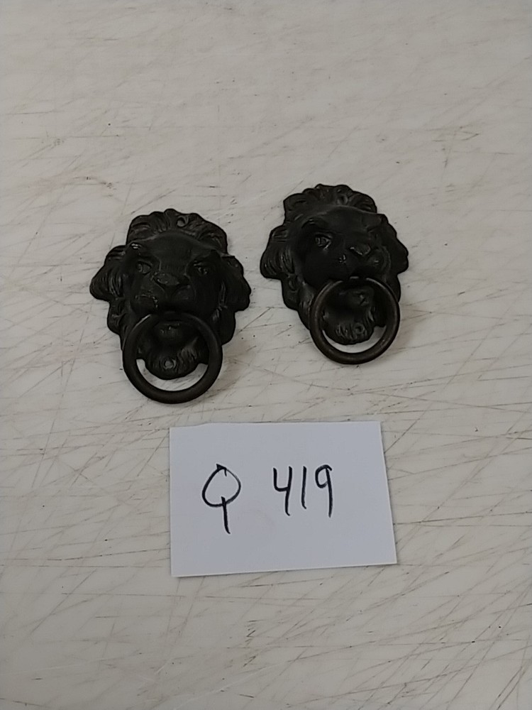 INGRAHAM MANTLE CLOCK KNOCKER STYLE LIONS HEAD SIDE DECORATIONS