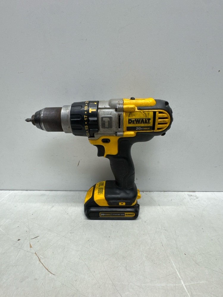 DEWALT DRILL DCD985 W/BATTERY (P03057430)