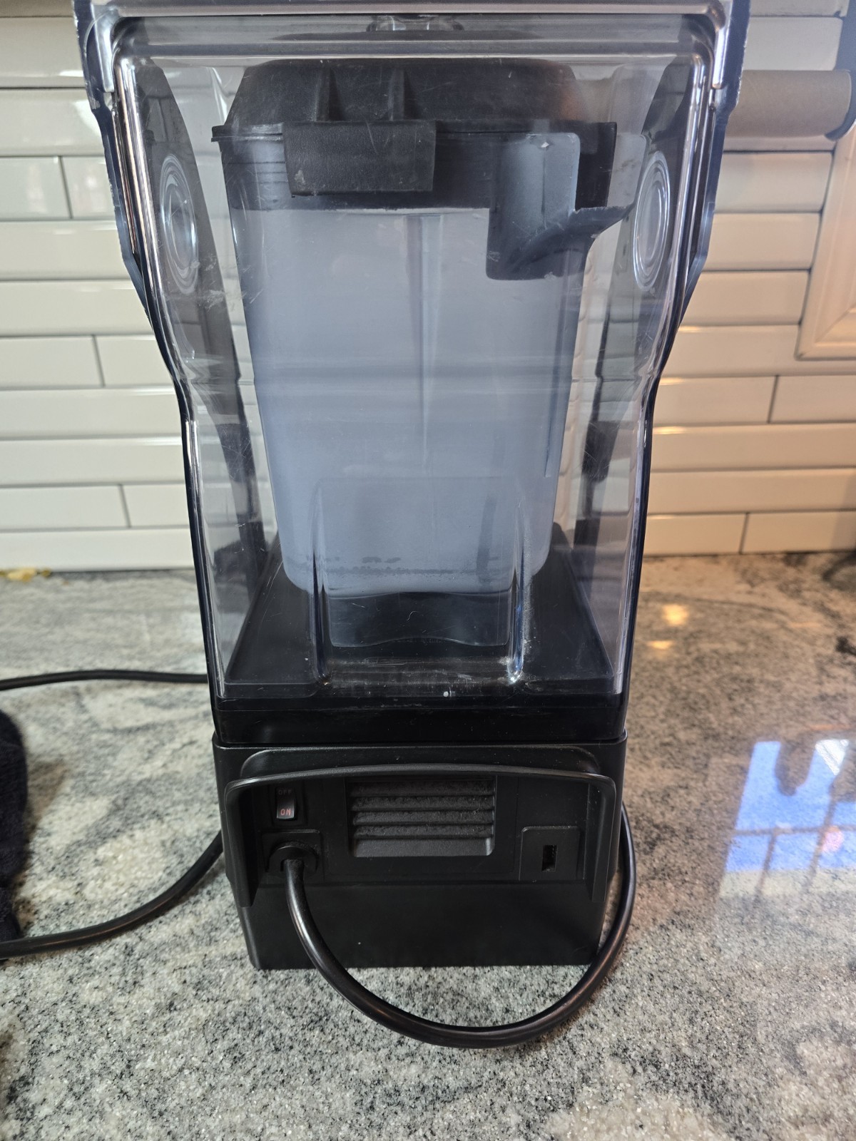 Vitamix The Quiet One Blender 48oz Polycarbonate Jar item 036019 ABAB READ