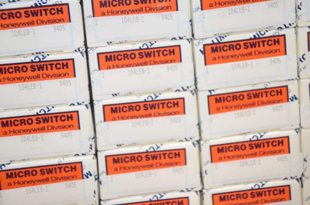 Micro Switch Honeywell Push Button Switch 104LE8-1 104LE8