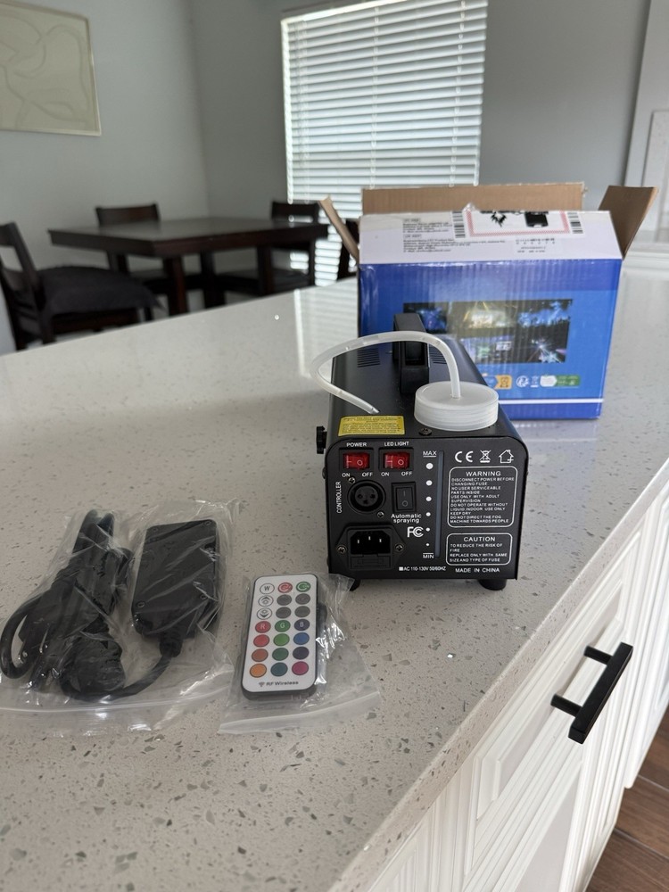 AGPTEK Auto Mode Fog Machine FG with Light Effect & Wireless Remote Control