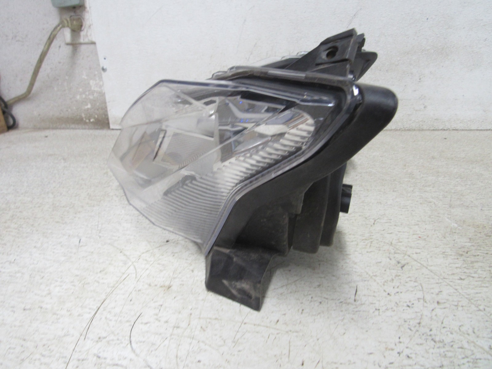 22 LYNX BOONDOCKER DS 850 E-TEC HEADLIGHT HEAD LIGHT LAMP CRACKED OEM #0230