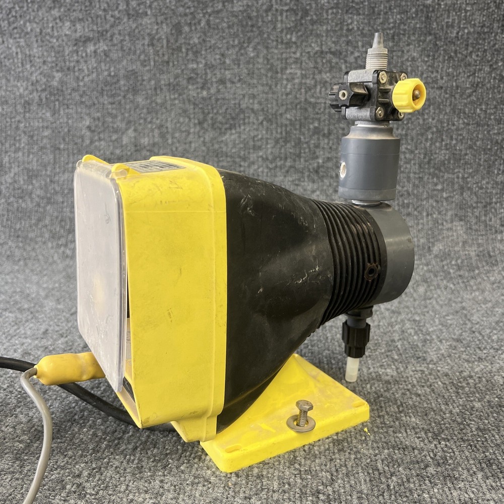 LMI Milton Roy AA751 120Vac Metering Pump W/Attached Programmable Divider Used