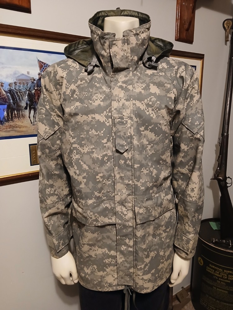 US Army Cold Weather GoreTex Parka Jacket ACU Universal Camo Medium Regular EUC