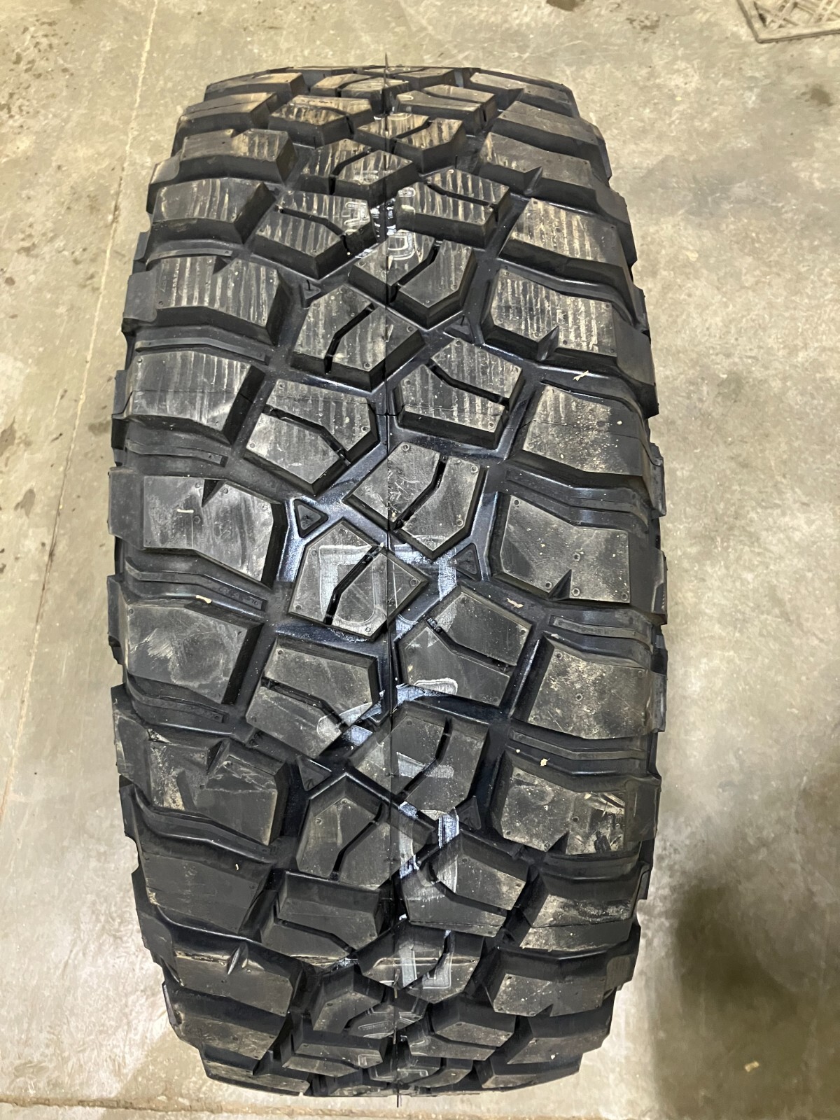 4 Take Off Tires 305 70 16 BF Goodrich KM3 Mud Terrain T/A LRD LT305/70R16 18/32