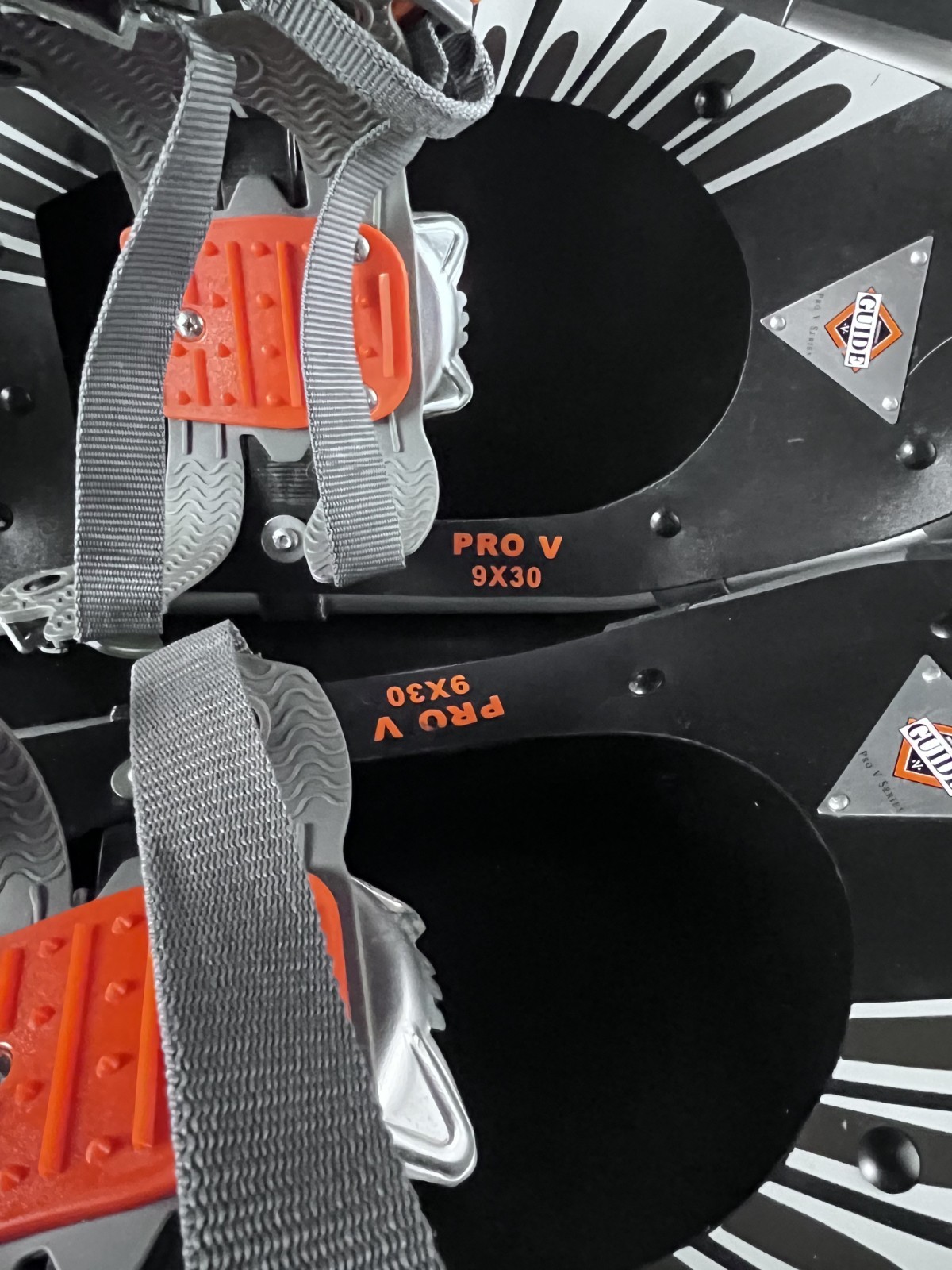 Yukon Charlie's Professional Guide Pro V Series Pair Snowshoes 9x30