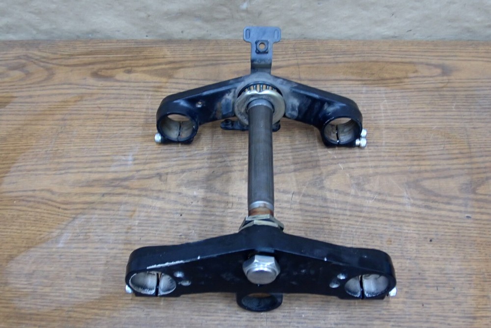 2001 TRIUMPH TROPHY 900 TRIPLE TREE STEERING STEM