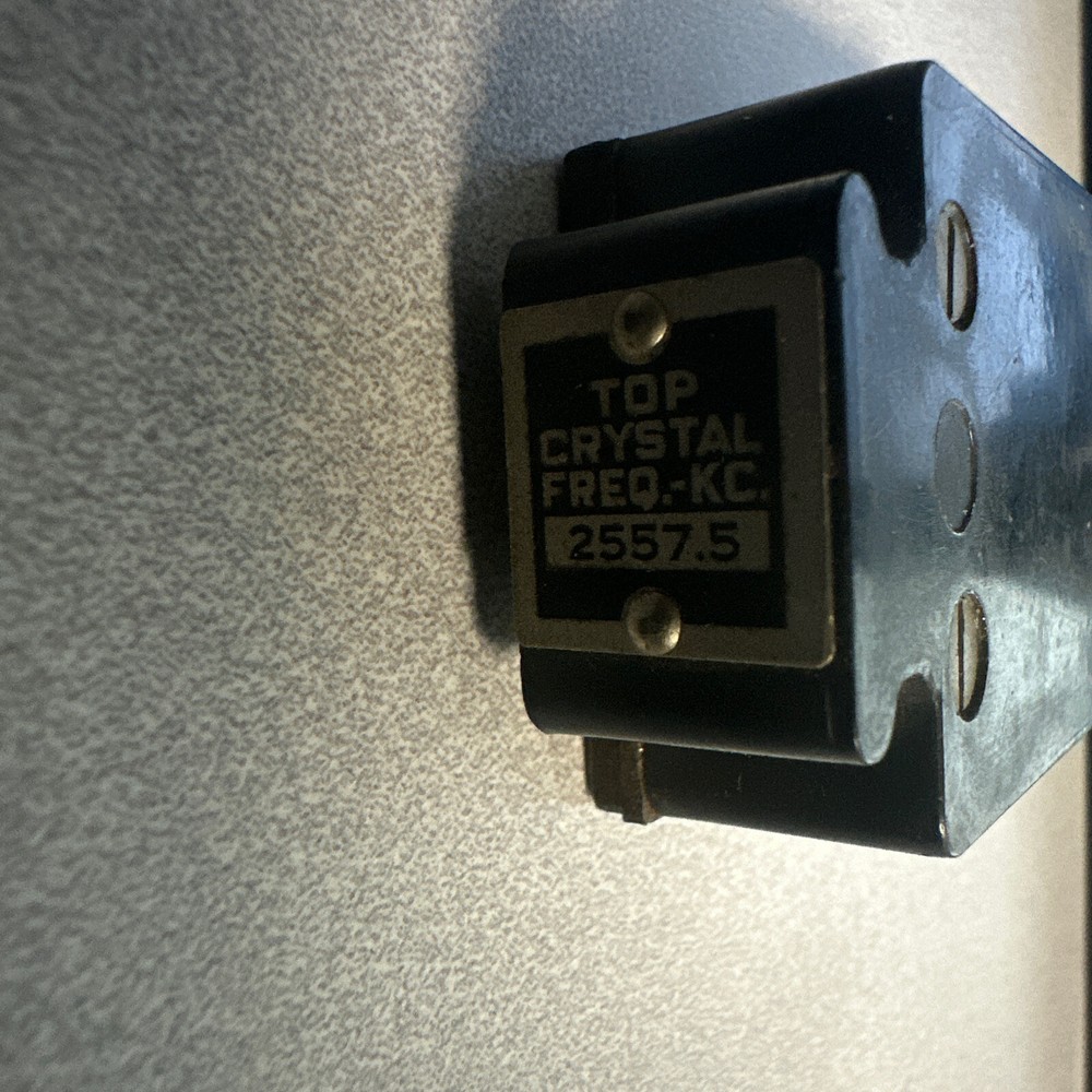 Crystal Holder FT-171-B. XTAL Freq 2557.5 . Signal Corps U.S Army.