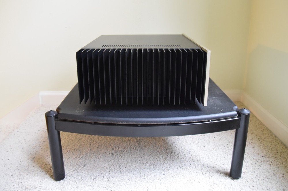 Conrad Johnson power amplifier MF 2500