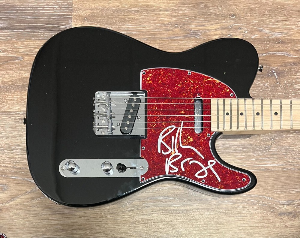 * BILLY BRAGG * signed guitar * BETWEEN THE WARS * 1