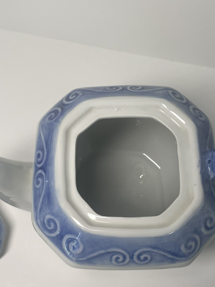 Teapot with Blue Morning Glory Pattern