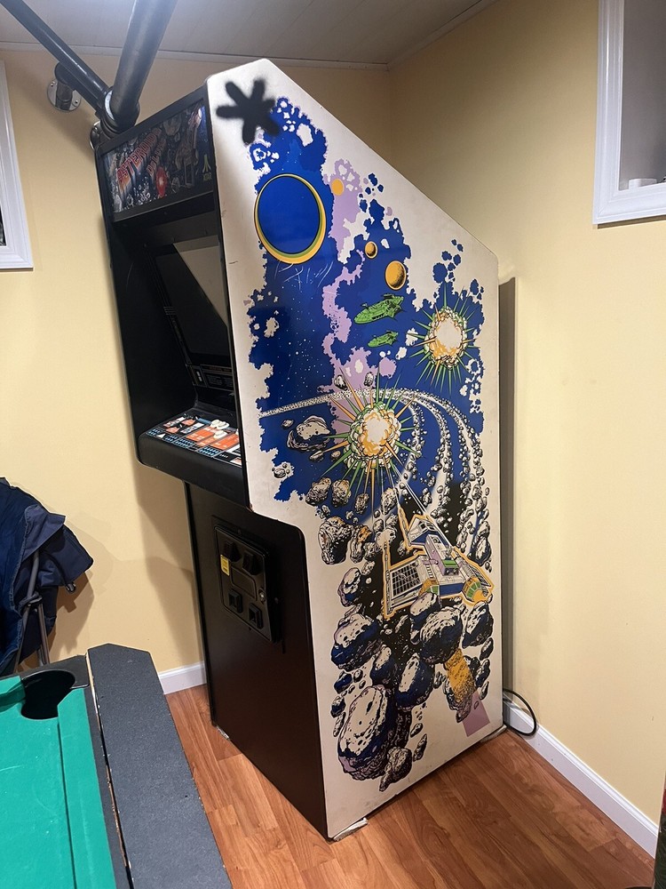 Vintage Atari Asteroids Deluxe Arcade Machine Rare