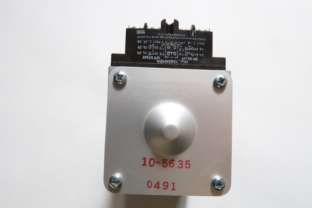 Cutler Hammer D80J Eaton Delay Timer Series A2 D80AM
