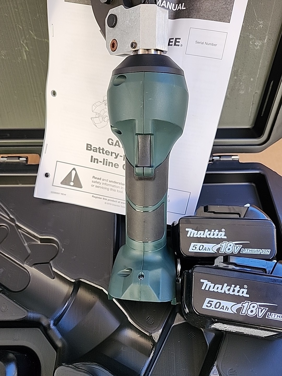 Greenlee Gator Cable Cutter ES32X Tool W/ 2 Batteries And Charger