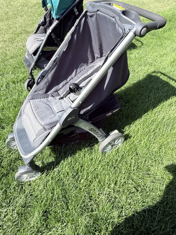 Chicco Bravo Quick-Fold Stroller Gently Used Easy One-Hand Fold Compact